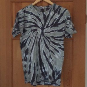 Men’ distressed custom tie dyed t-shirt